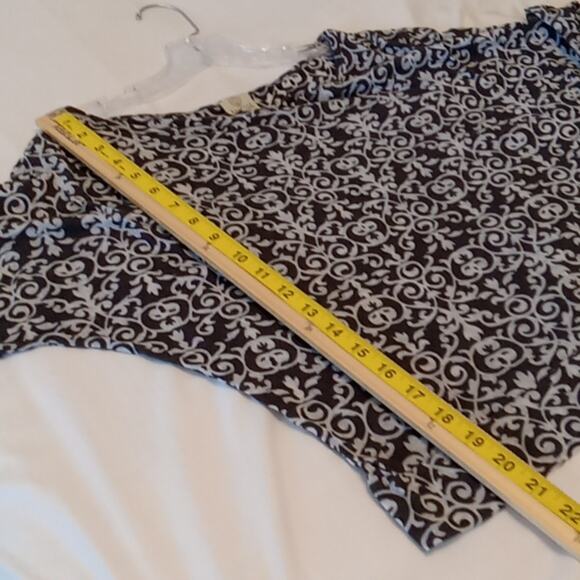 Marika The Balance Collection Women's Crew Cropped paisley Medium blouse .Casual - Picture 8 of 8